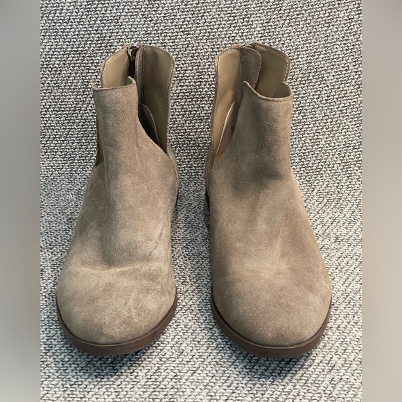 Steve Madden Tan Ankle Booties with Elastic Panels - Picture 9 of 16